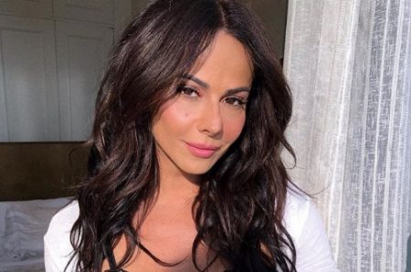 Viviane Araújo surge de diabinha e arranca suspiros dos seguidores