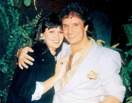 Após 30 anos de divórcio, Myrian Rios se declara para Roberto Carlos