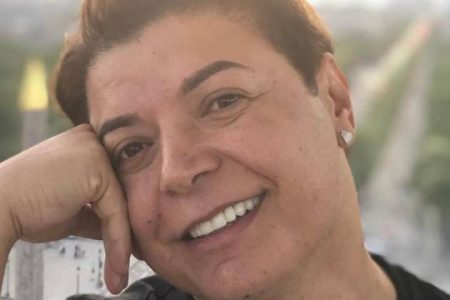 David Brazil recorda beijo na boca de pagodeiro e manda recado