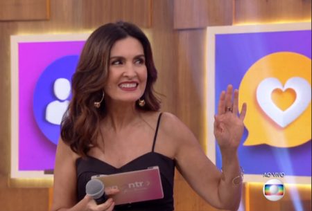 Fátima Bernardes fica sem graça com pergunta sobre casamento ao vivo