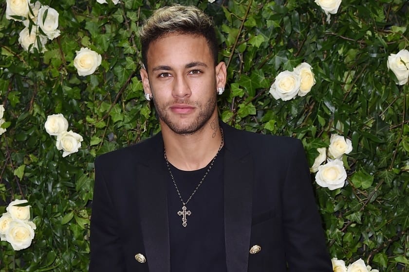 Neymar lança perfume em parceria com marca importada
