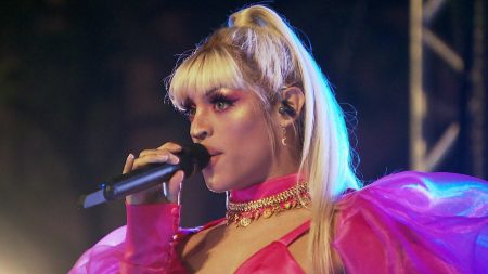 Pabllo Vittar é confirmada em paradas gays fora do Brasil