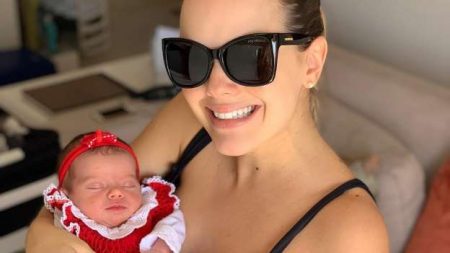 Filha de Thaeme faz 4 meses de vida e derrete a web com fofura