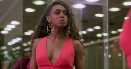 “Verão 90”: Dandara vê Vanessa com Quinzinho e cria confusão
