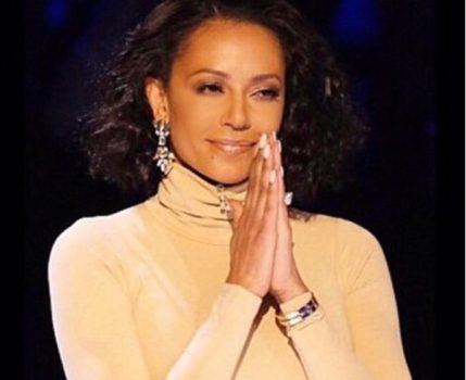 Mel B tranquiliza fãs após passar por quadro de cegueira temporária