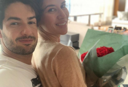 Rebeca Abravanel leva a mãe para prestigiar Alexandre Pato em jogo