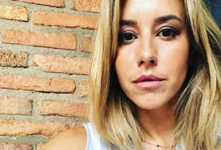 Cris Dias leva tapa na cara de macaco na Indonésia; veja vídeo