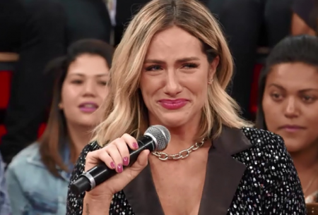 Giovanna Ewbank entra em quarto de hotel errado e é surpreendida