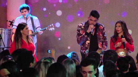 Gabriel Diniz estava gravando novo hit com Simone e Simaria