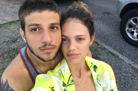 Chay Suede confirma gravidez da esposa e faz revelação