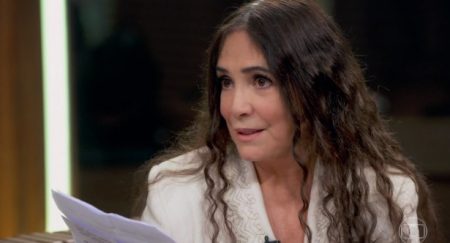Regina Duarte usa cola para falar de Lei Rouanet e vira alvo de chacota