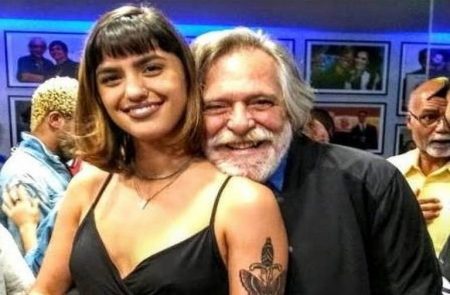 Namorada posta foto com José de Abreu em viagem e se declara