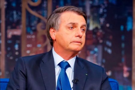 No “The Noite”, Bolsonaro se emociona ao lembrar facada e detalhe surpreende