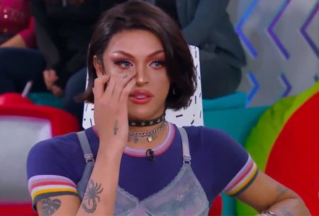 Pabllo Vittar chora ao falar de preconceito na escola