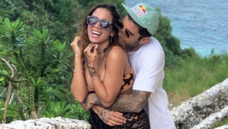 Em viagem com Anitta, Pedro Scooby faz uma reclamação na web