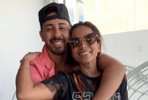 Carlinhos Maia defende Anitta, criticada pelo namoro com Pedro Scooby