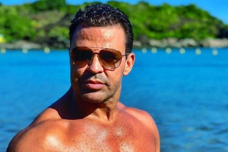 Eduardo Costa causa ao revelar ser “viciado em mulheres”