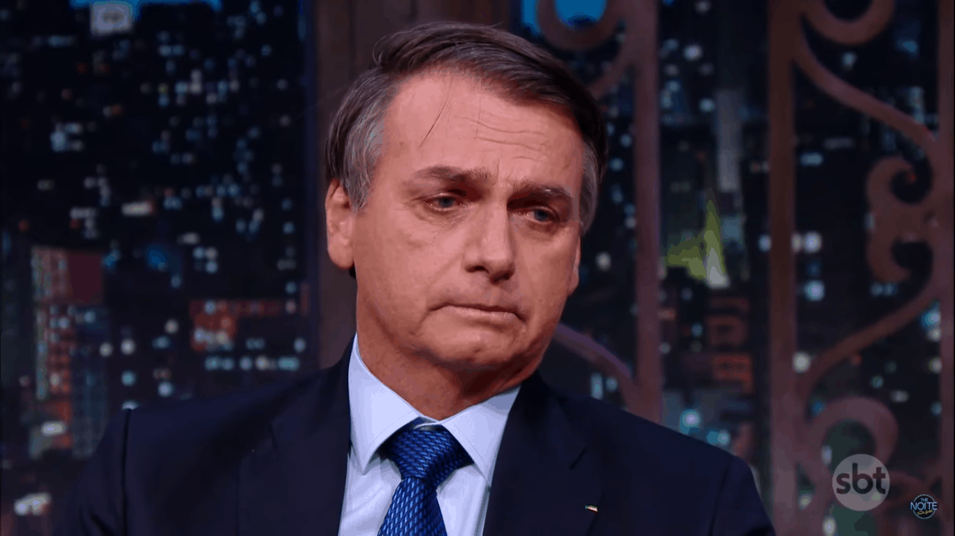 Jair Bolsonaro fala de atentado, chora e é consolado por Danilo Gentili