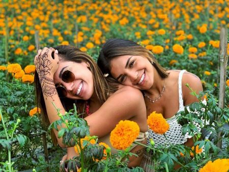 Detalhe entre Anitta e amiga intriga seguidores da cantora