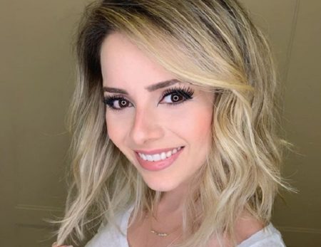 Sandy faz tatuagem e resultado é exposto na web