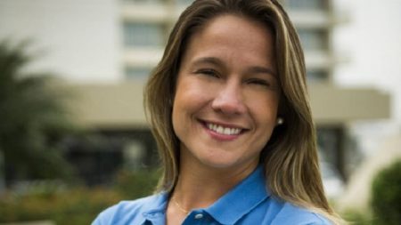 Fernanda Gentil muda cabelo e revela que sentiu falta do antigo visual