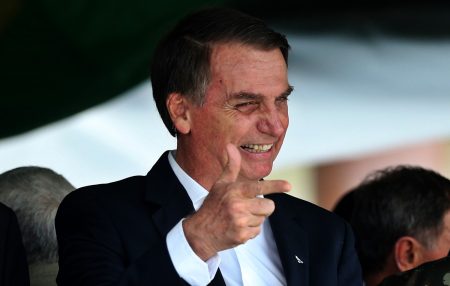 Jair Bolsonaro almoça na fazenda de Amado Batista