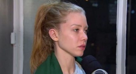 Najila chega encapuzada para acusar Neymar e se esconde; veja imagens
