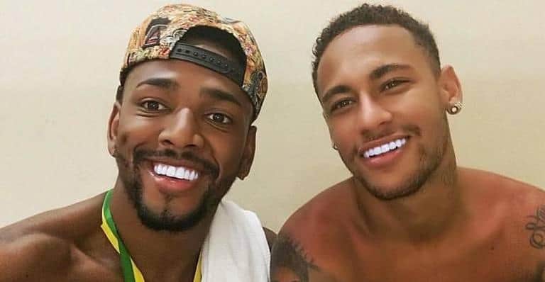 Em momento difícil, Nego do Borel presta apoio a Neymar
