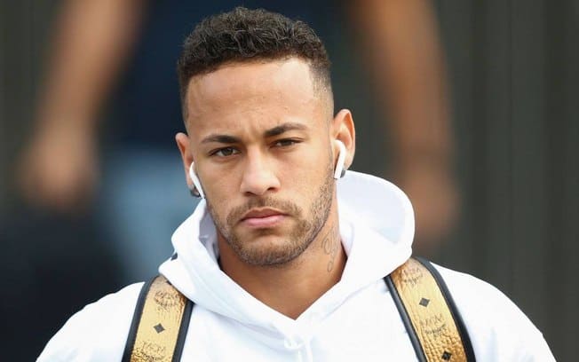 Sem contrato com Neymar, advogado decide ajudar jogador em caso
