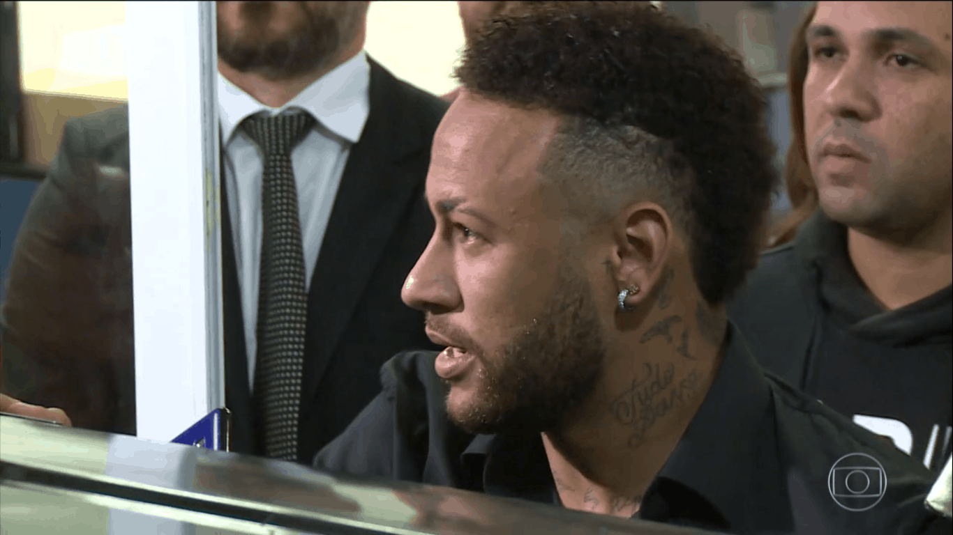 Neymar é aguardado para depor em delegacia com segurança reforçada