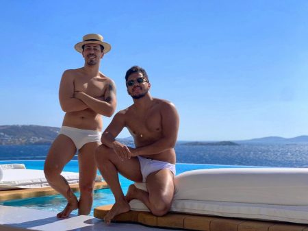 Dono de hotel ofereceu viagem a Carlinhos Maia e marido de graça