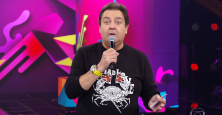 Globo entra na zoeira e parabeniza Selena Gomez com foto de Faustão