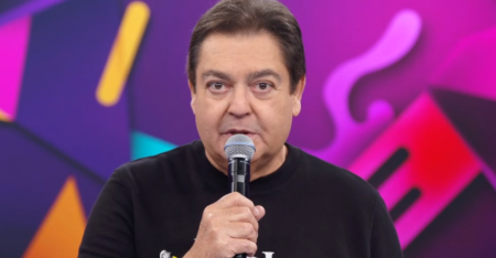 Faustão aparece com os três filhos e surpreende com semelhança