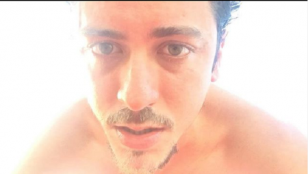 Jesuíta Barbosa curte sol e praia com amigos