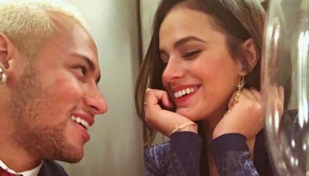 Bruna Marquezine mostra que está com saudade e fãs pedem que Neymar tome atitude