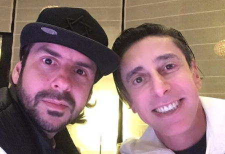 Cássio Scapin, o Nino do “Castelo Rá-Tim-Bum”, assume namoro com rapaz