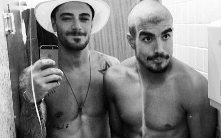 Caio Castro posa sem camisa e Felipe Titto revela detalhe íntimo