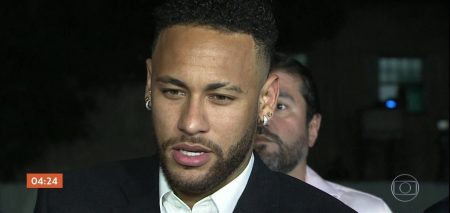 Neymar dá cantada em atriz internacional e a compara com personagem inusitada