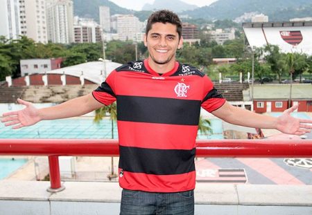 Bruno Gissoni chama defensores de Bolsonaro e Moro de “gado e robô”