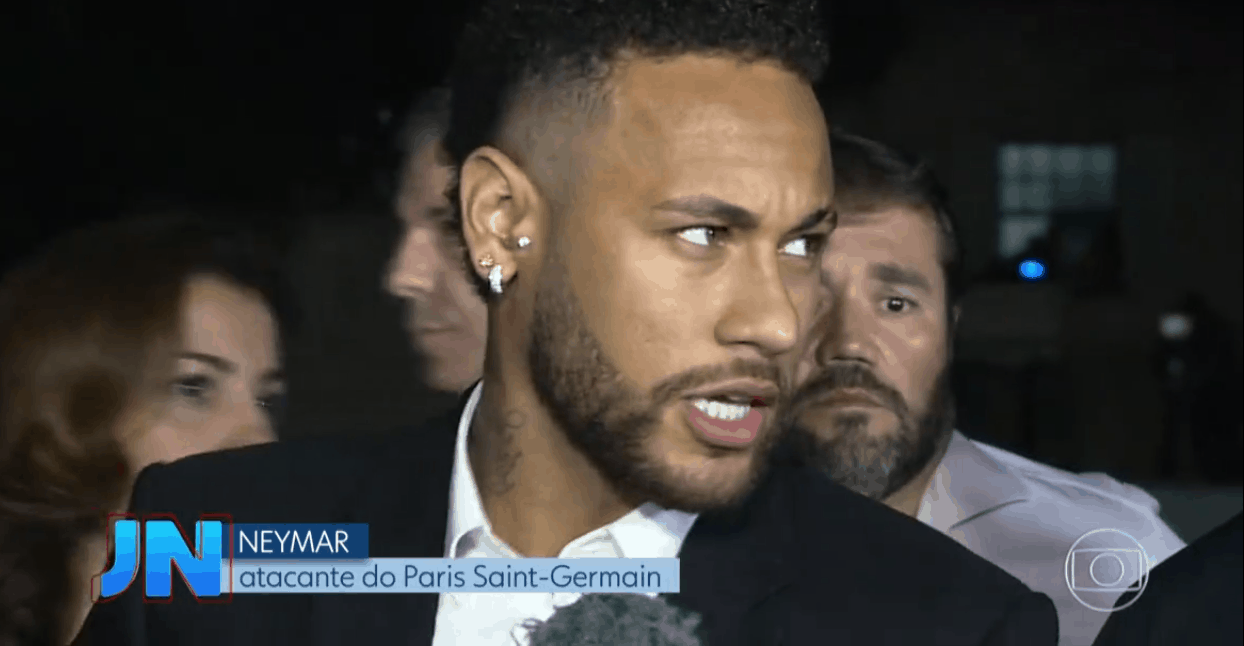Cantor manda Neymar focar no futebol e jogador dá resposta atravessada
