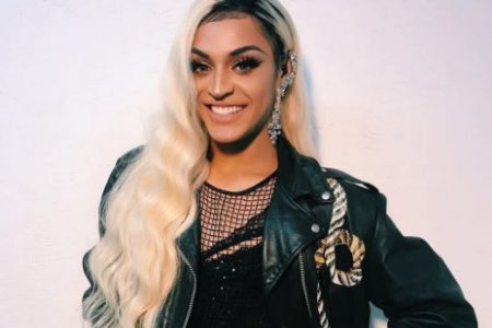 Pabllo Vittar faz sucesso no exterior com tamanho do bumbum