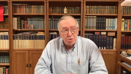 Filha de Olavo de Carvalho revela situação financeira após a morte do pai