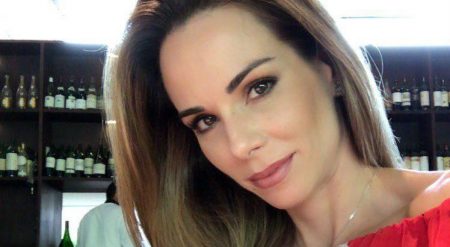 Ana Furtado assiste jogo do Brasil com Luciano Huck na Globo