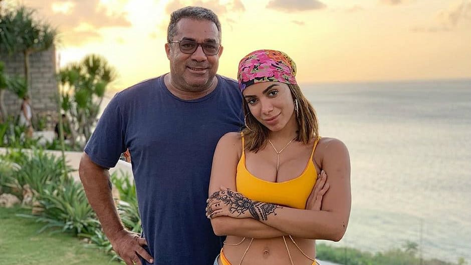 Famoso no Instagram, pai de Anitta faz primeiro merchan na rede social