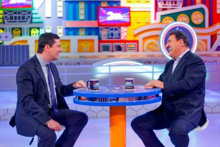 Ratinho dissemina fake news sobre Jean Wyllys em papo com Sérgio Moro