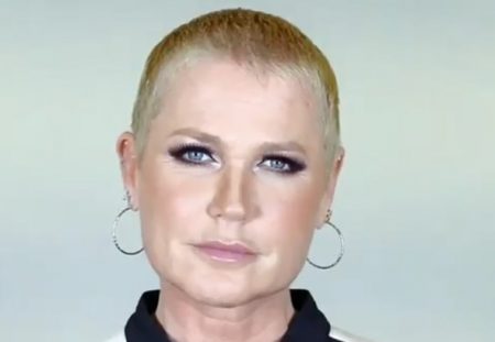 Xuxa Meneghel usa metrô pela primeira vez para o “Dancing Brasil”