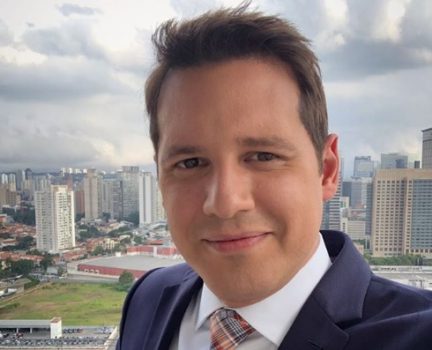 Dony De Nuccio relembra fotos da infância e detalhe chama a atenção