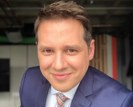 Dony De Nuccio posa de galã e ganha comentário ousado de ex-global
