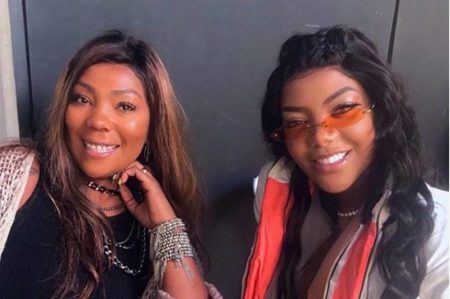 Ludmilla faz a mãe chorar com presentão que ganhou na Globo