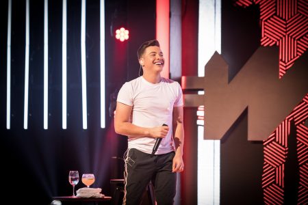 Wesley Safadão surpreende público e lança álbum resgatando hits